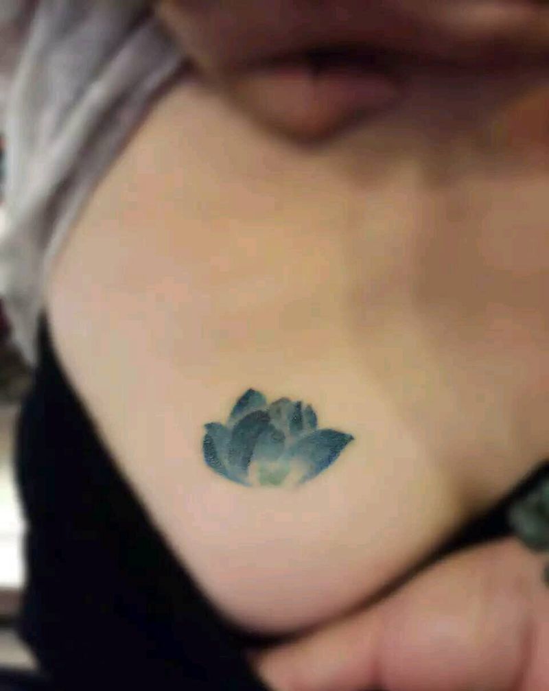 莲花纹身图片_胸部传统清新植物生活遮盖成品纹身图案