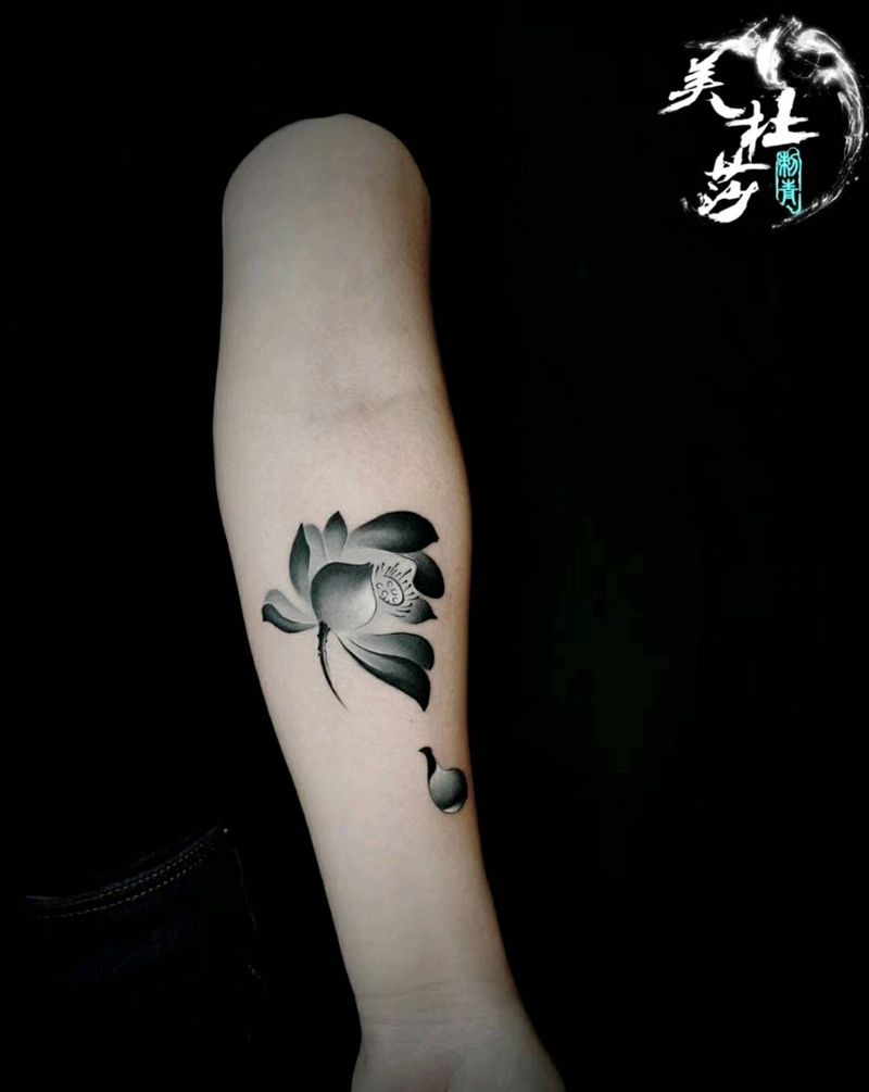 莲花纹身图片_手臂纹身图案
