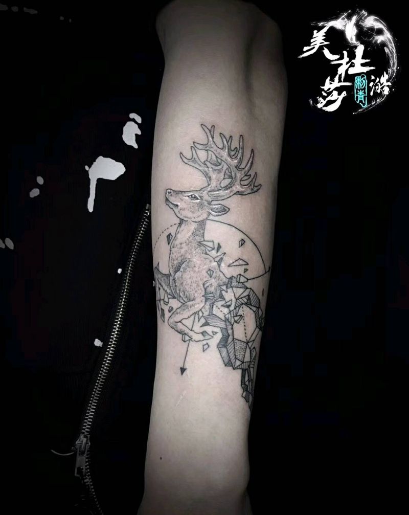 几何鹿纹身图片