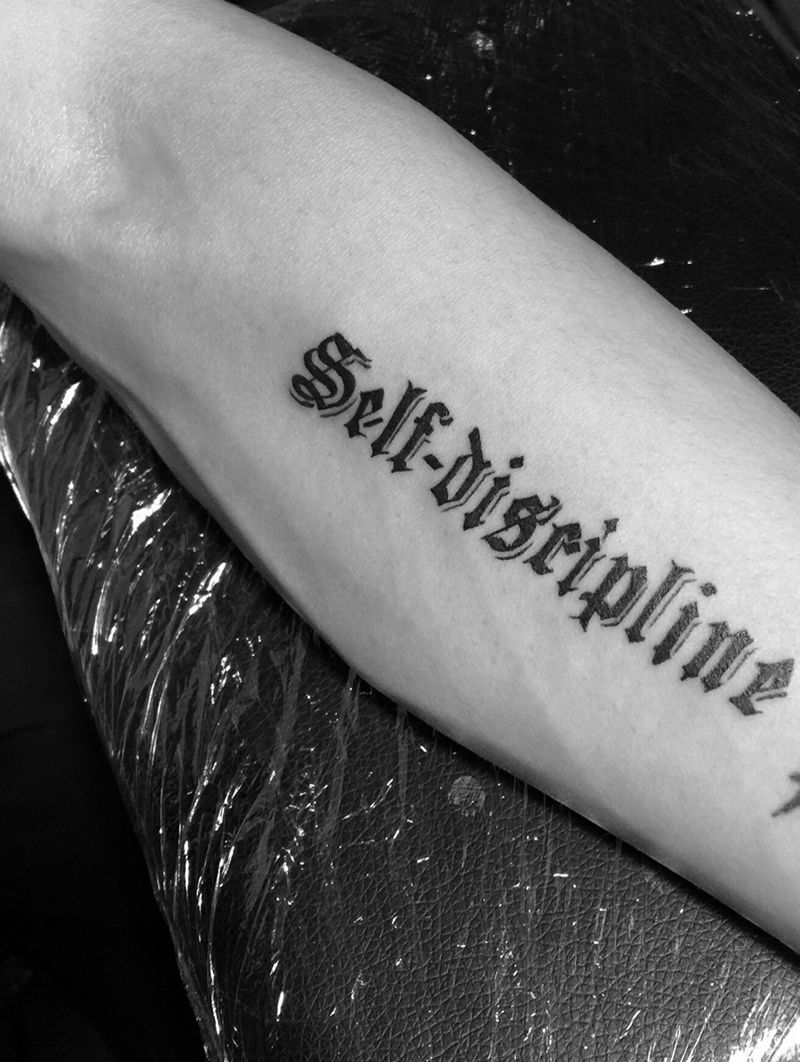 小字母纹身图片