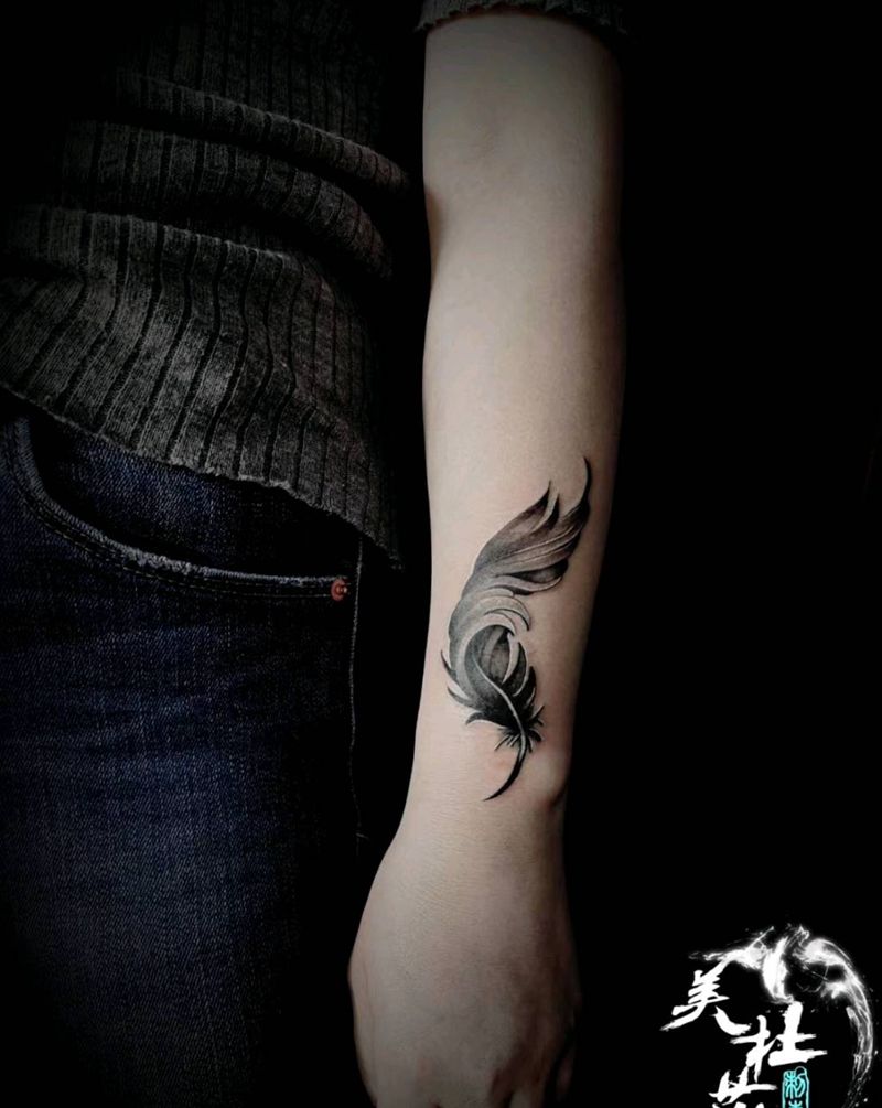 羽毛遮盖纹身图片_手臂纹身图案