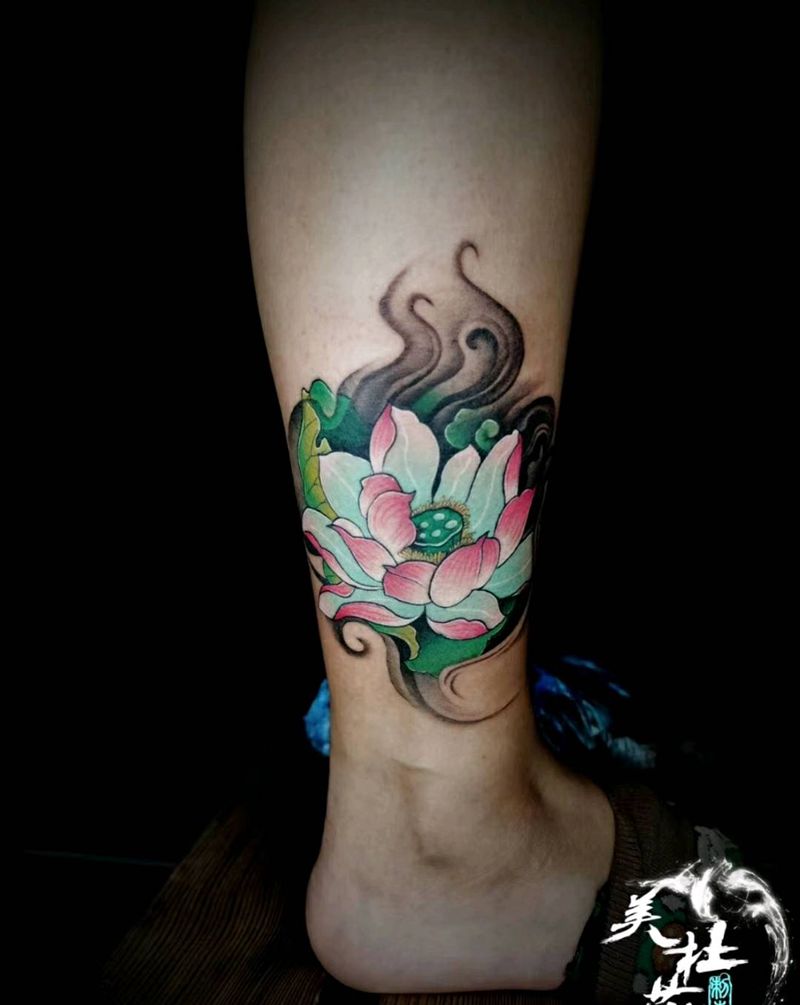 莲花纹身图片_腿部新传统纹身图案