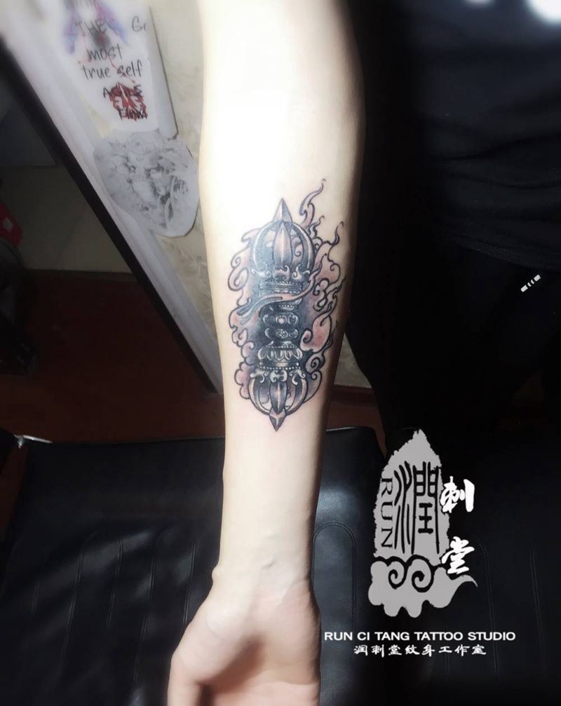 金刚杵纹身图片_成品手臂传统宗教纹身图案