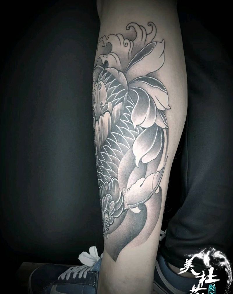 小腿鲤鱼纹身图片