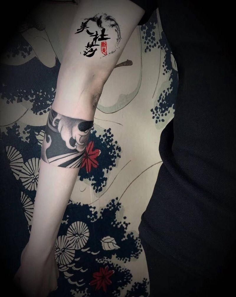 臂环纹身图片