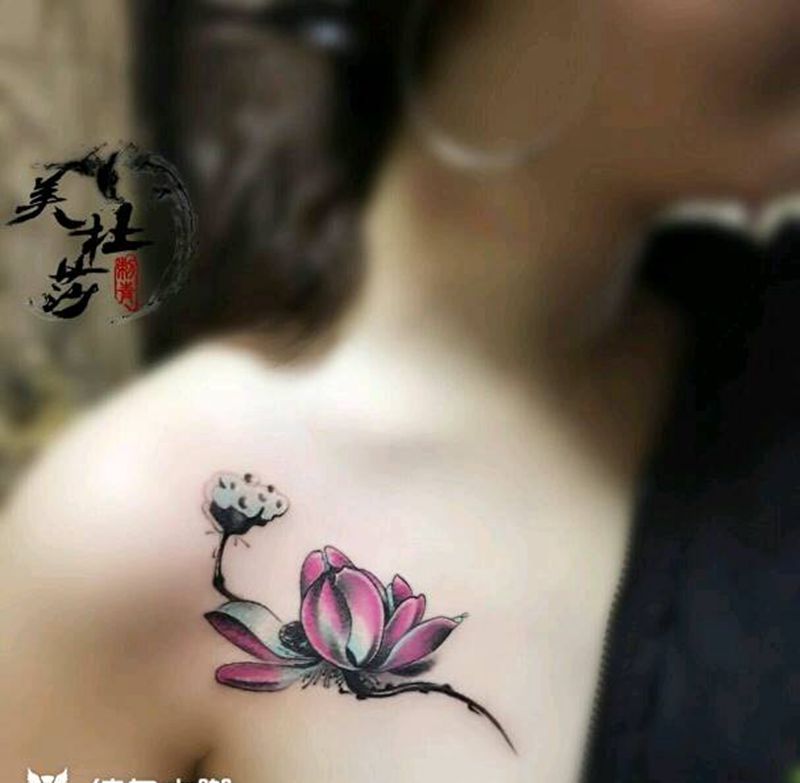 莲花纹身图片_胸部传统植物纹身图案