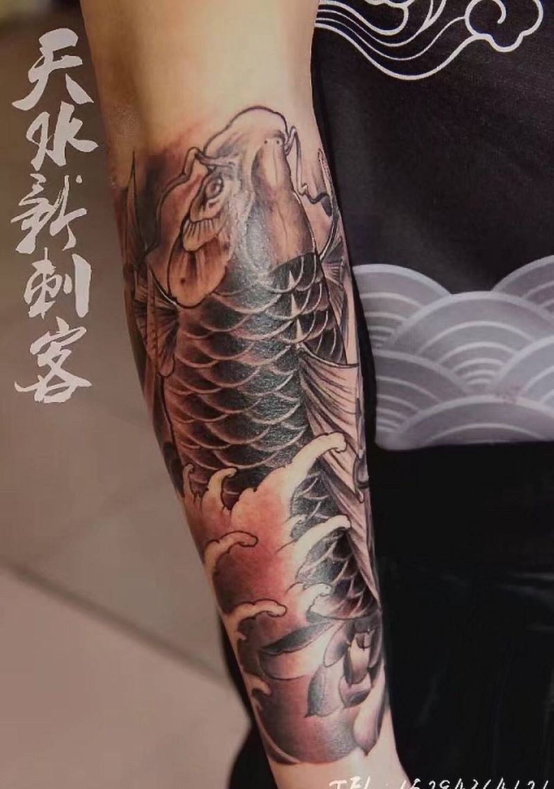 鲤鱼包小臂纹身图片