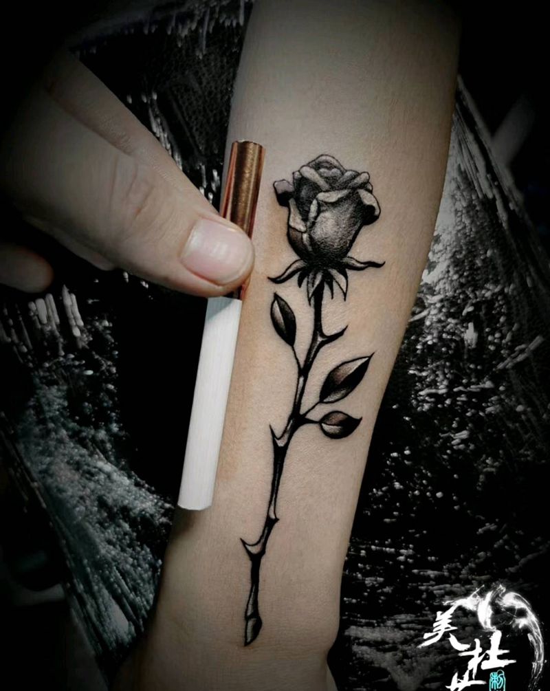 玫瑰遮盖伤疤纹身图片_手臂纹身图案