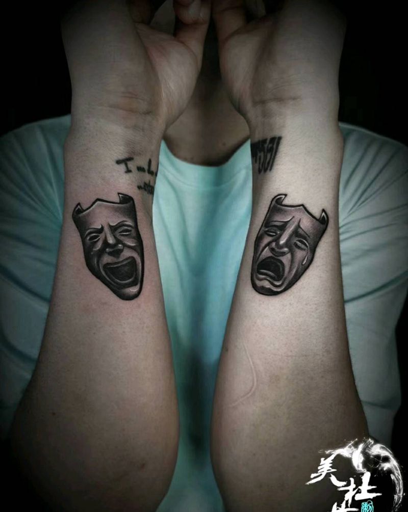 面具遮盖纹身图片_手臂纹身图案