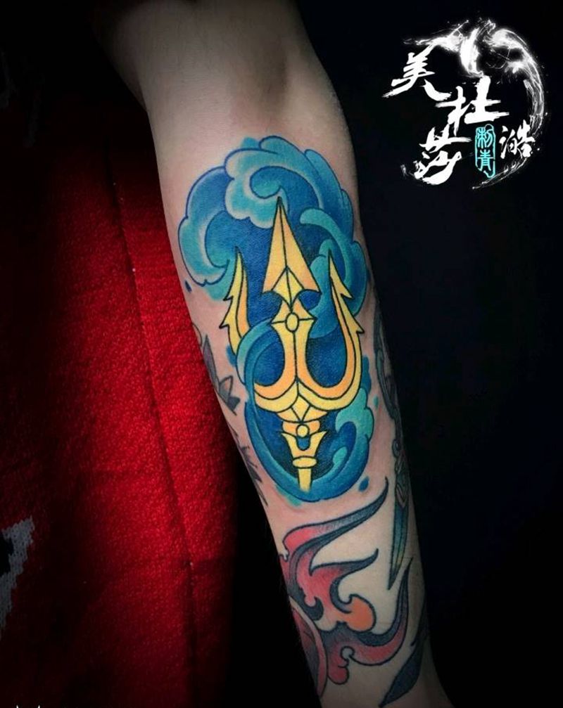 三叉戟纹身图片