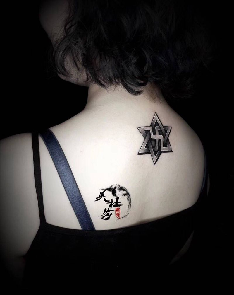 六芒星纹身图片_成品背部欧美几何纹身图案