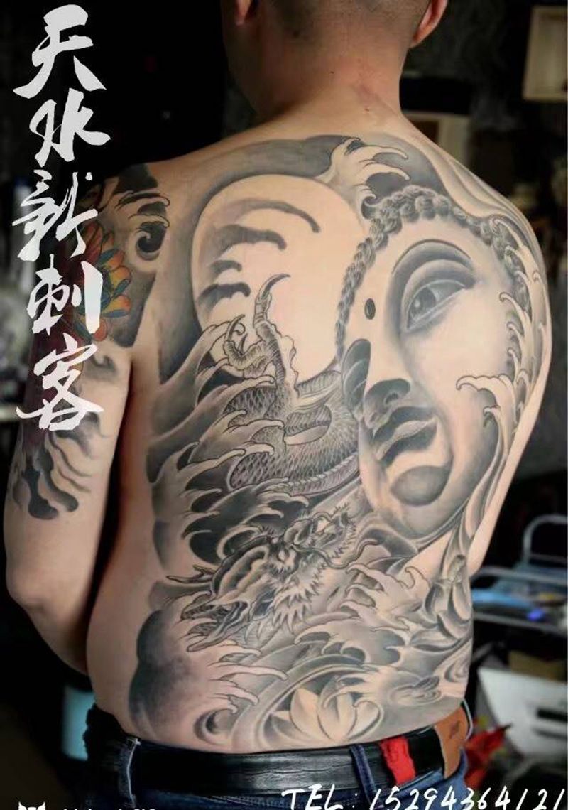 满背纹身图片