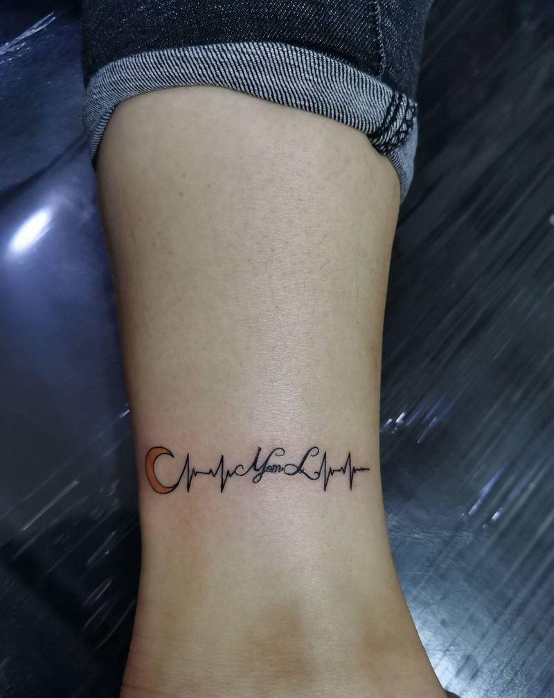 心电图纹身图片_脚部几何心电图纹身图案