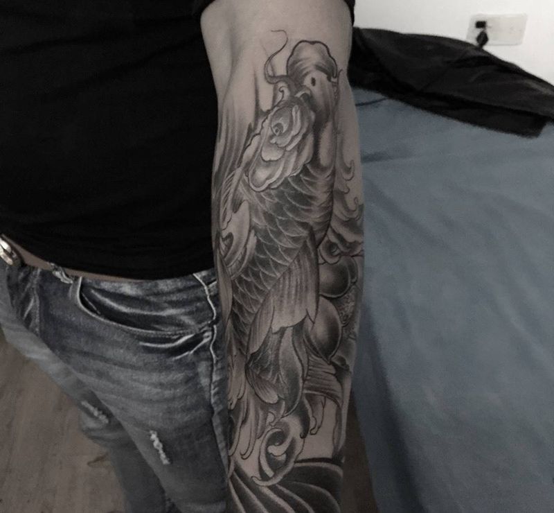 鲤鱼包小臂纹身图片