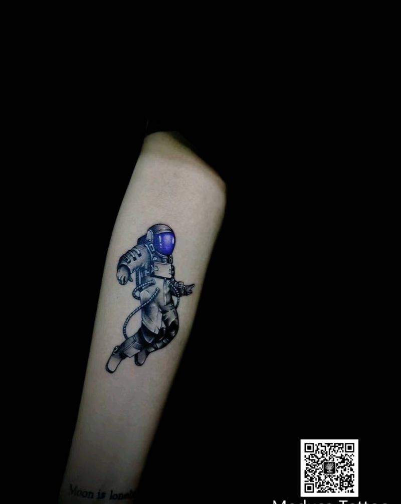 宇航员纹身图片_手臂纹身图案