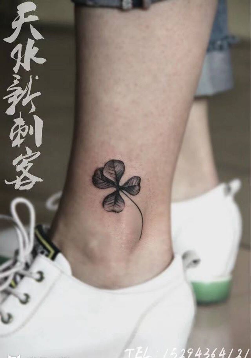 女士腿部纹身图片