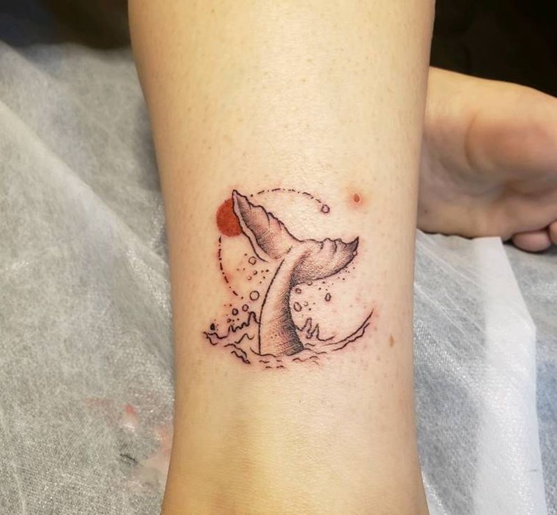 一尾纹身图片_腿部纹身图案