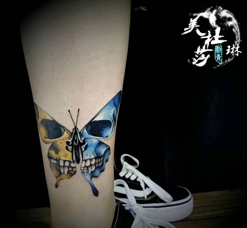 双生骷髅蝶纹身图片_腿部纹身图案