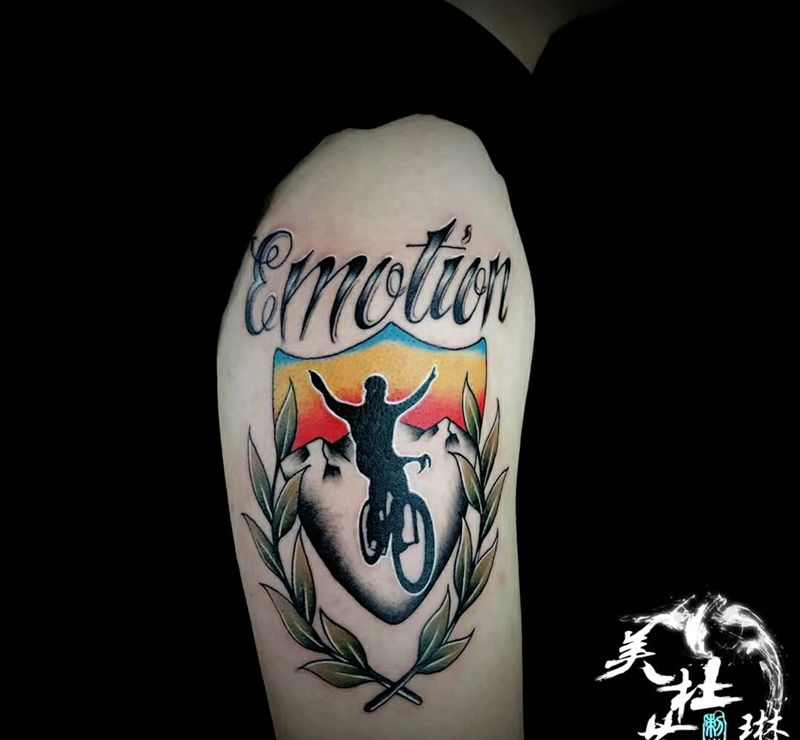 school纹身图片_手臂花体字New School纹身图案