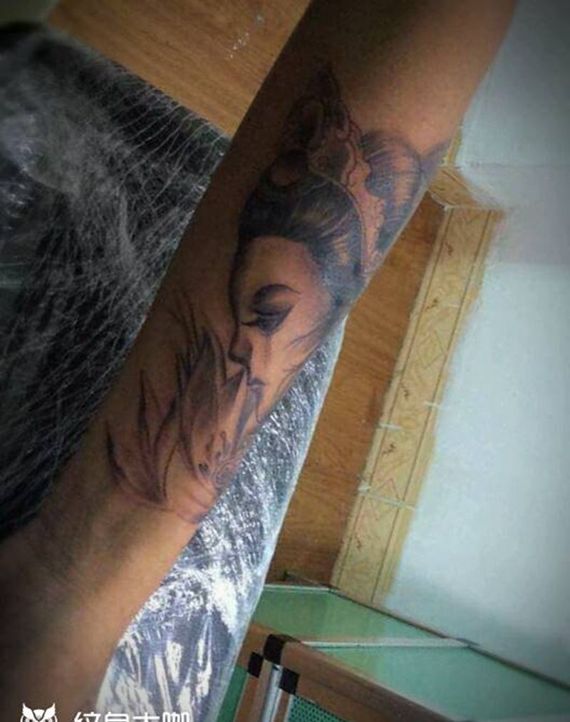 小臂艺妓纹身图片