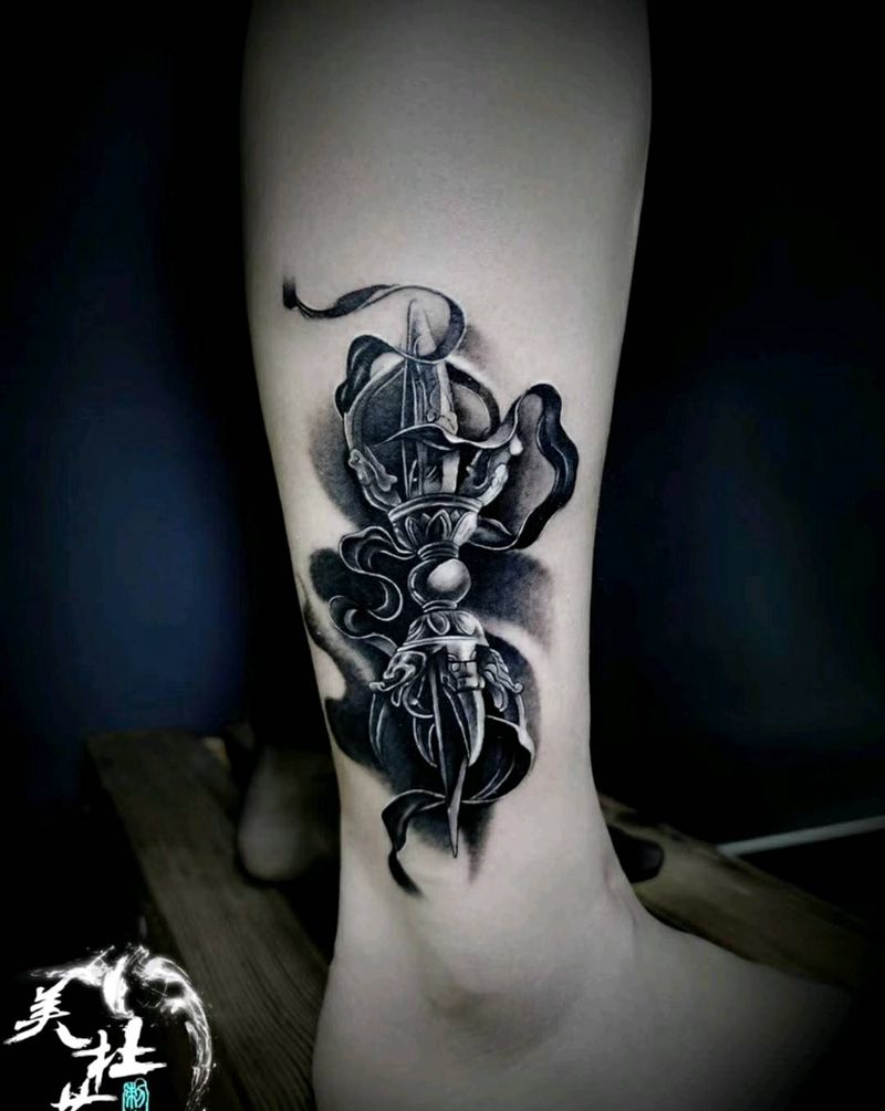 降魔杵纹身图片_腿部纹身图案