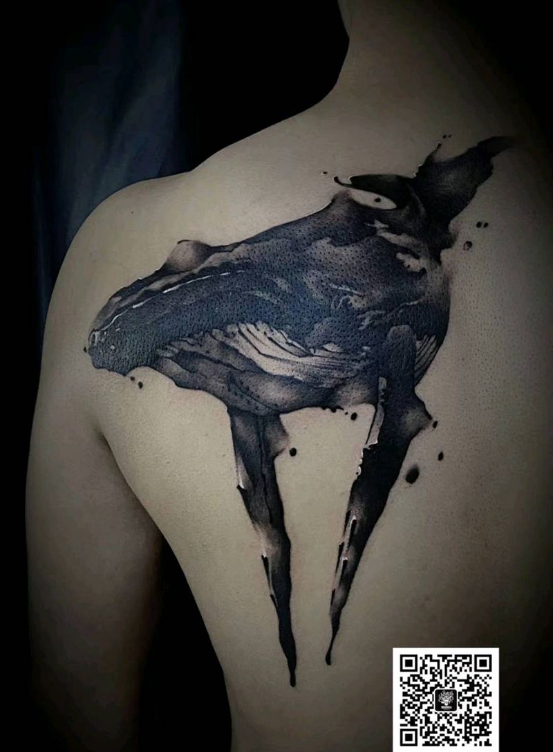 鲸纹身图片_肩部纹身图案