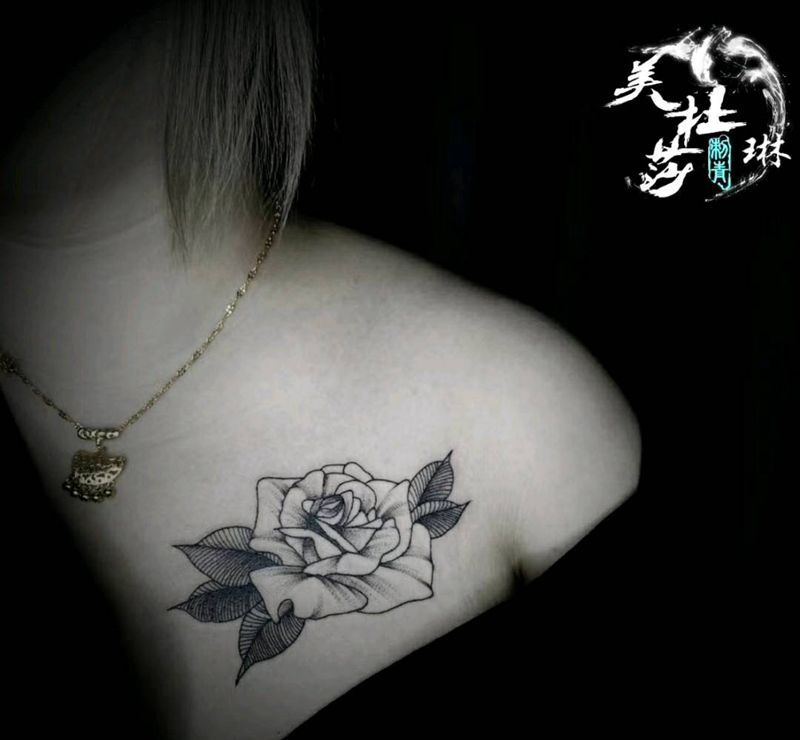 素华纹身图片_胸部纹身图案