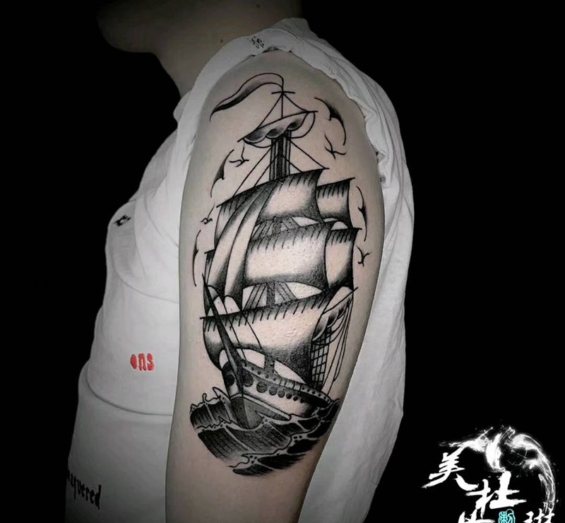 帆船纹身图片_手臂Old School纹身图案