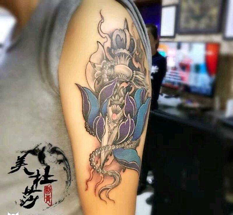 莲花纹身图片_肩部手臂传统贴纸植物静物生活成品纹身图案
