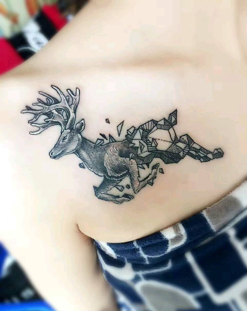 几何鹿纹身图片_肩部背部欧美几何动物生活成品纹身图案