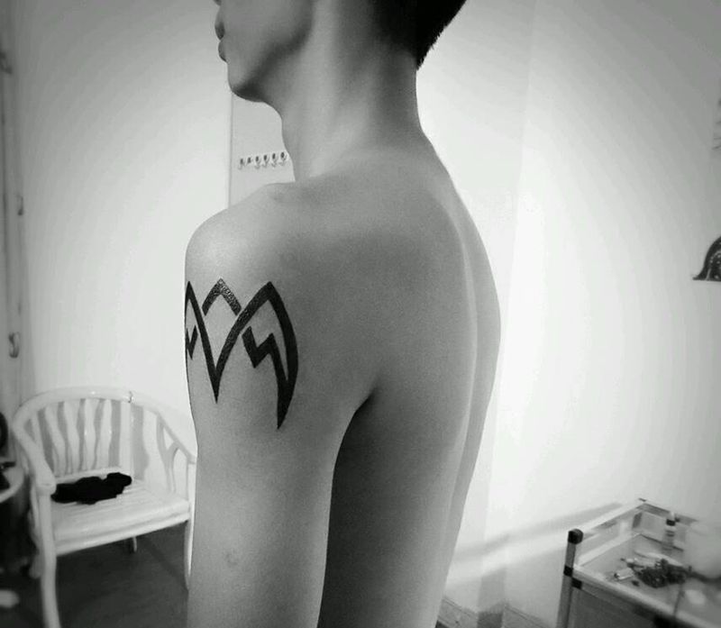 大臂图腾纹身图片_手臂图腾成品纹身图案