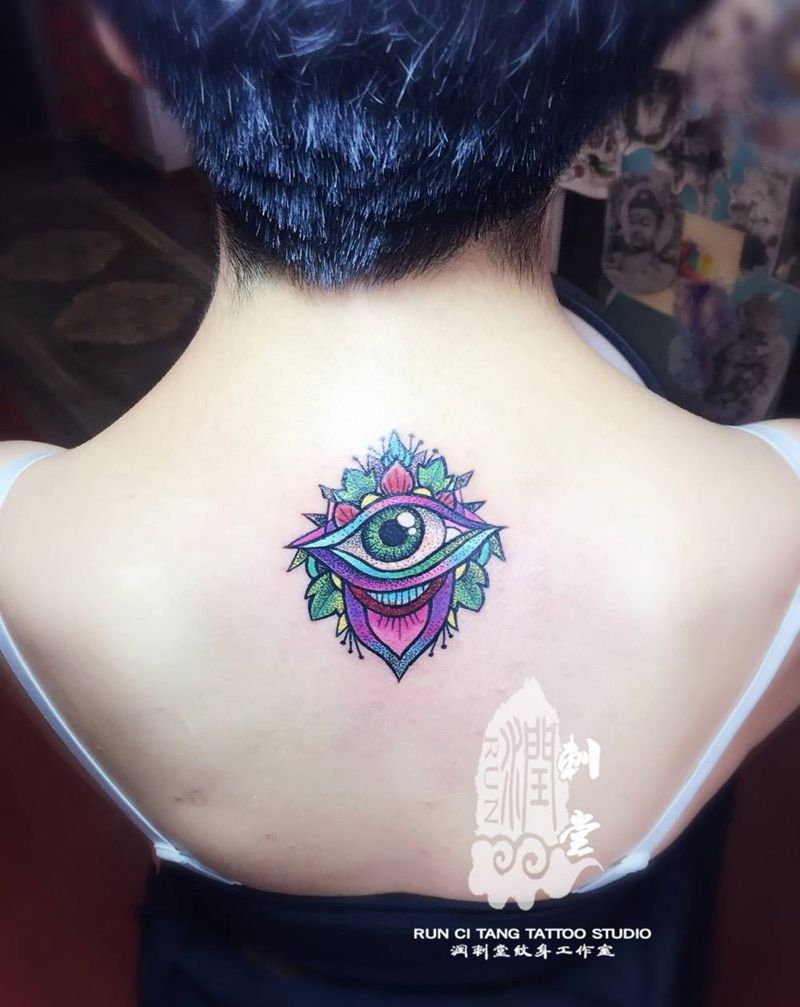 点刺眼睛纹身图片_成品颈部背部欧美清新原创纹身图案