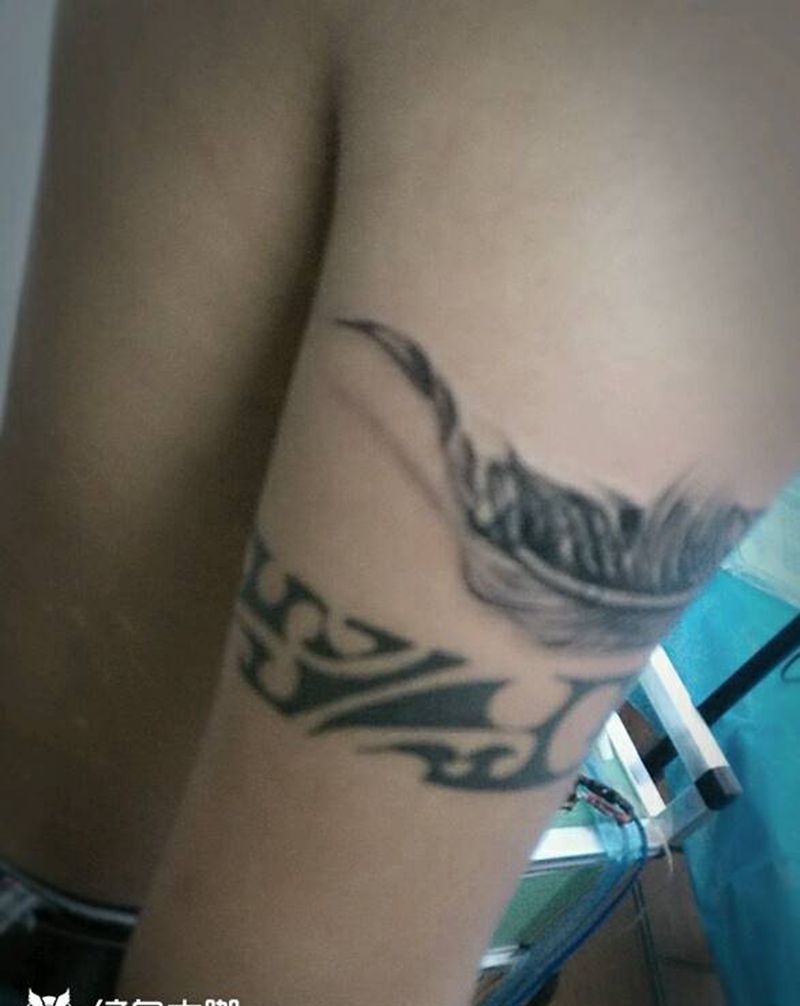 小臂羽毛遮盖老纹身纹身图片