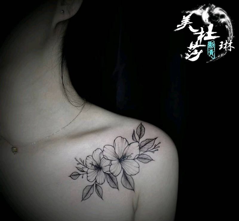 素花纹身图片_肩部纹身图案