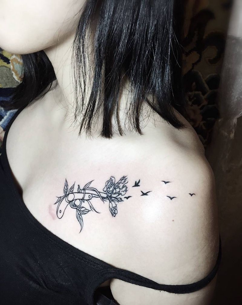 和平纹身图片_成品肩部清新植物纹身图案