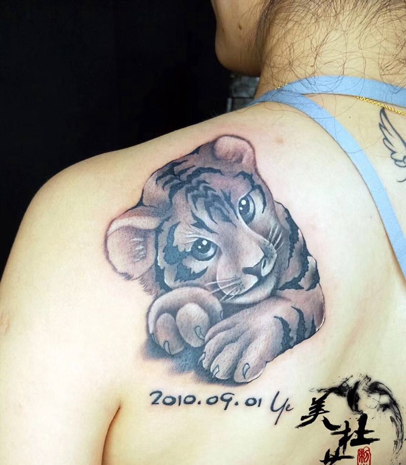 小老虎。纹身图片_成品背部习俗清新动物原创纹身图案