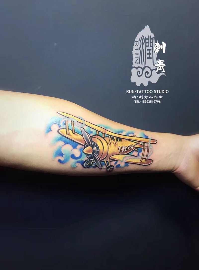 渴望飞翔的少年纹身图片_成品手部欧美贴纸几何纹身图案