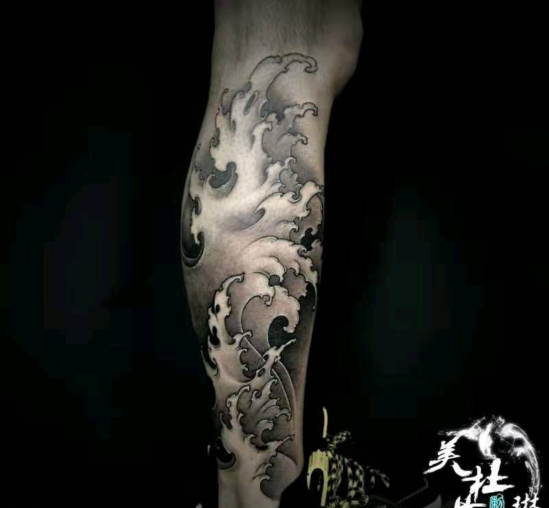 新传统浪腿纹身图片_腿部新传统纹身图案