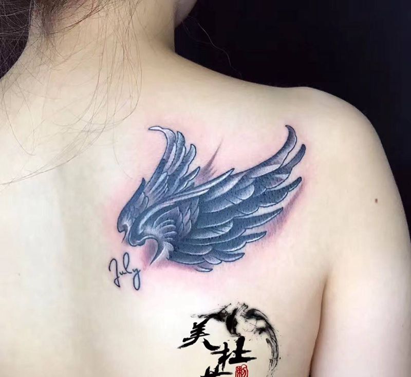 翅膀。纹身图片_成品背部清新动物字符纹身图案