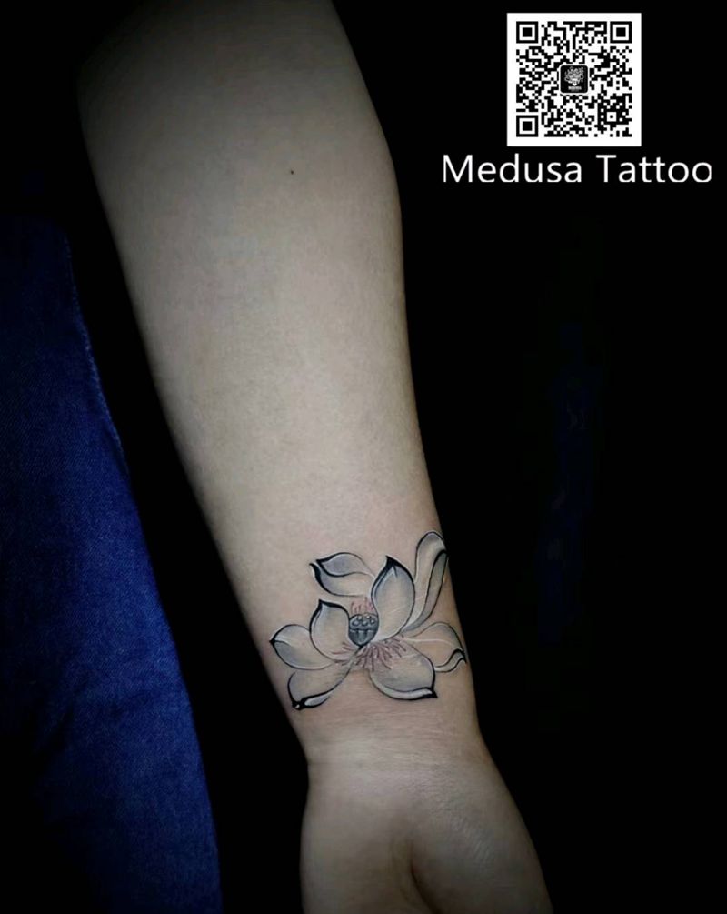 莲花纹身图片_手臂水墨纹身图案