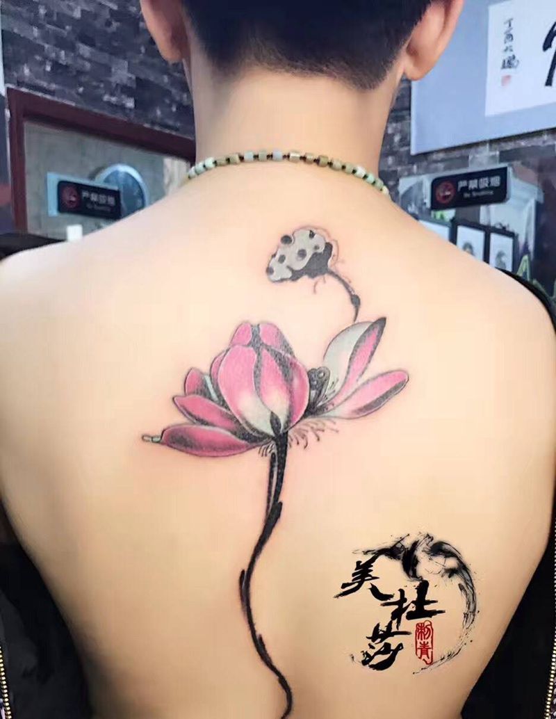 莲花纹身图片