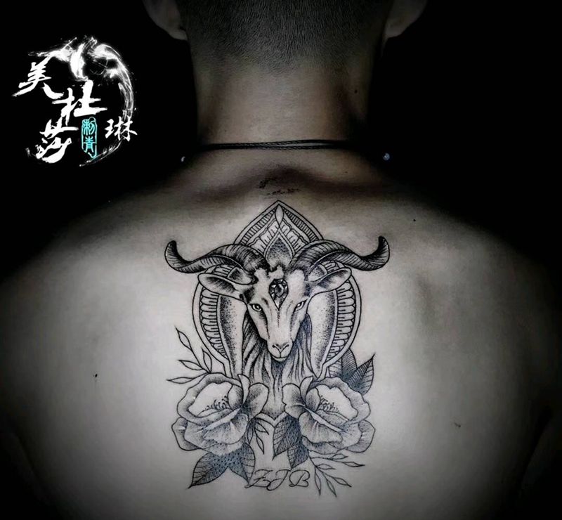 小琳作品纹身图片_背部纹身图案