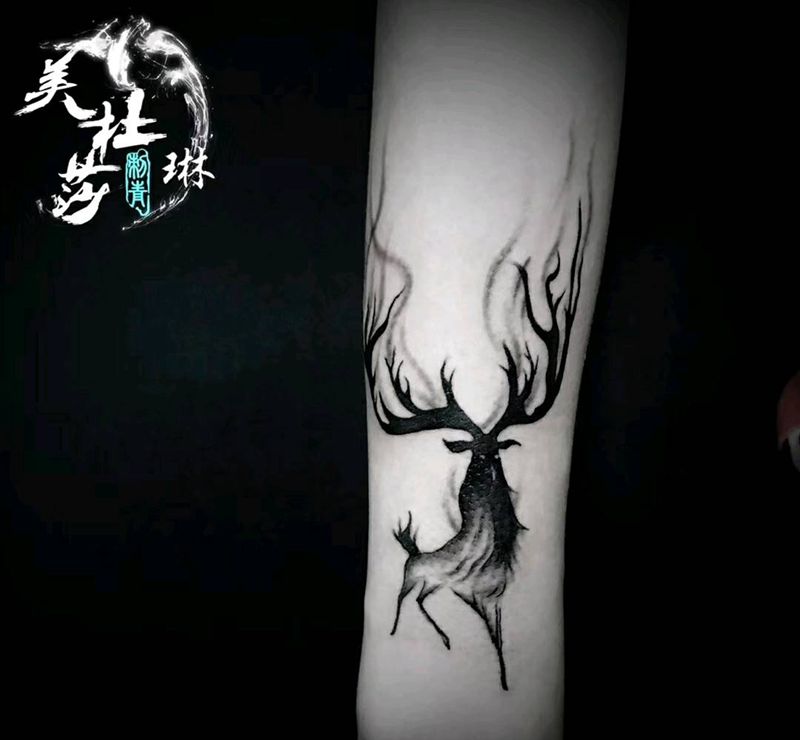 鹿纹身图片_手臂纹身图案