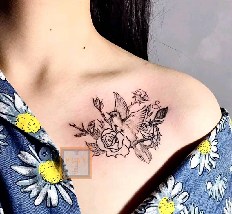 夜莺与玫瑰纹身图片_胸部纹身图案