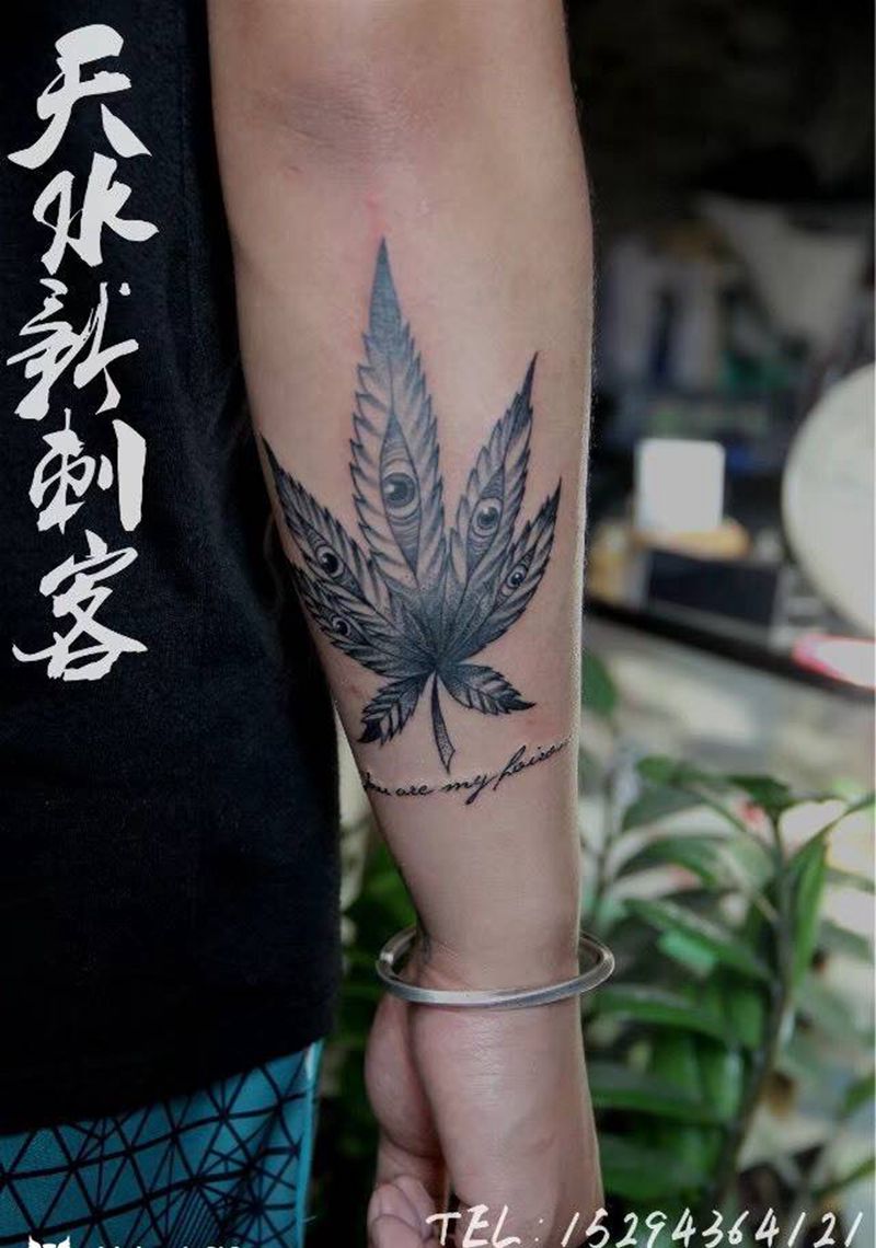 大麻叶纹身图片