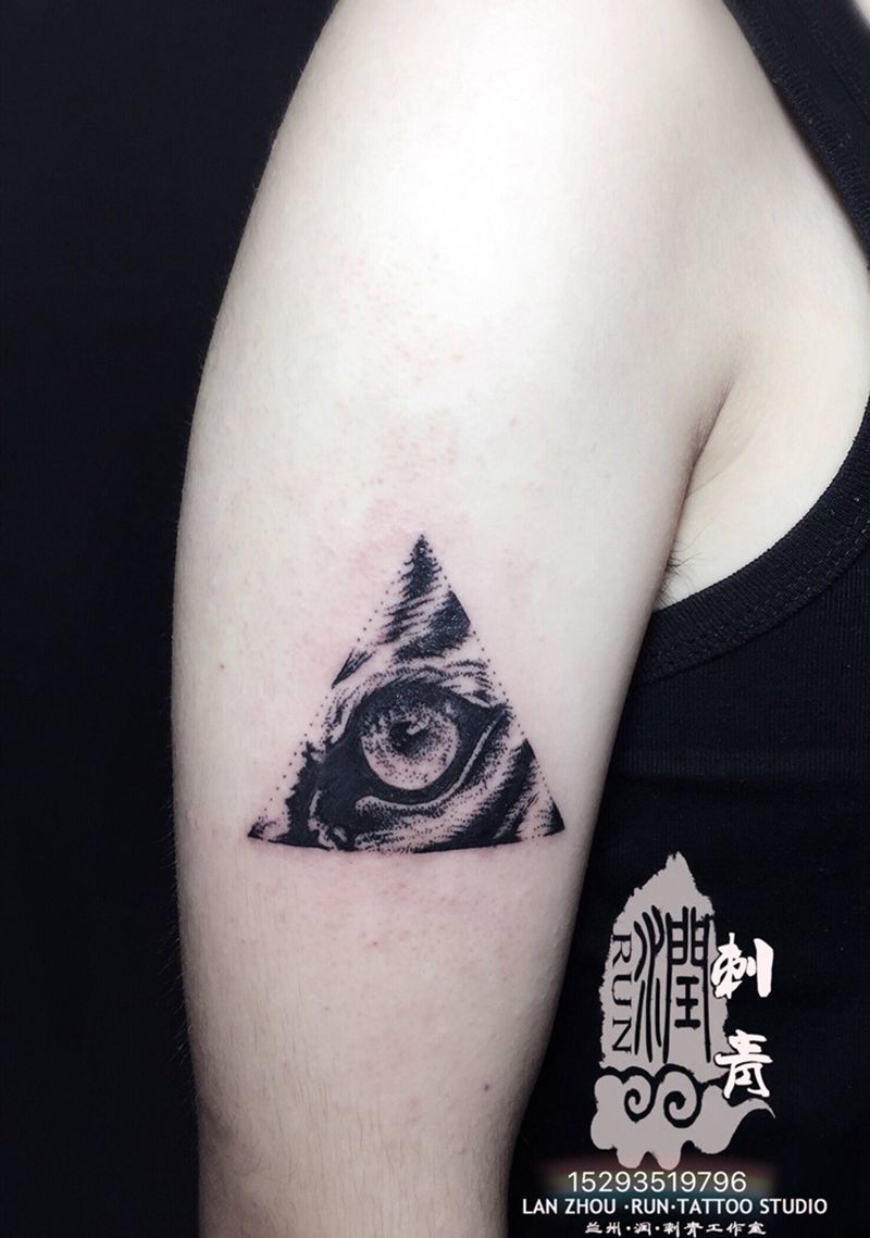 眼睛纹身图片_成品手臂手部清新几何纹身图案