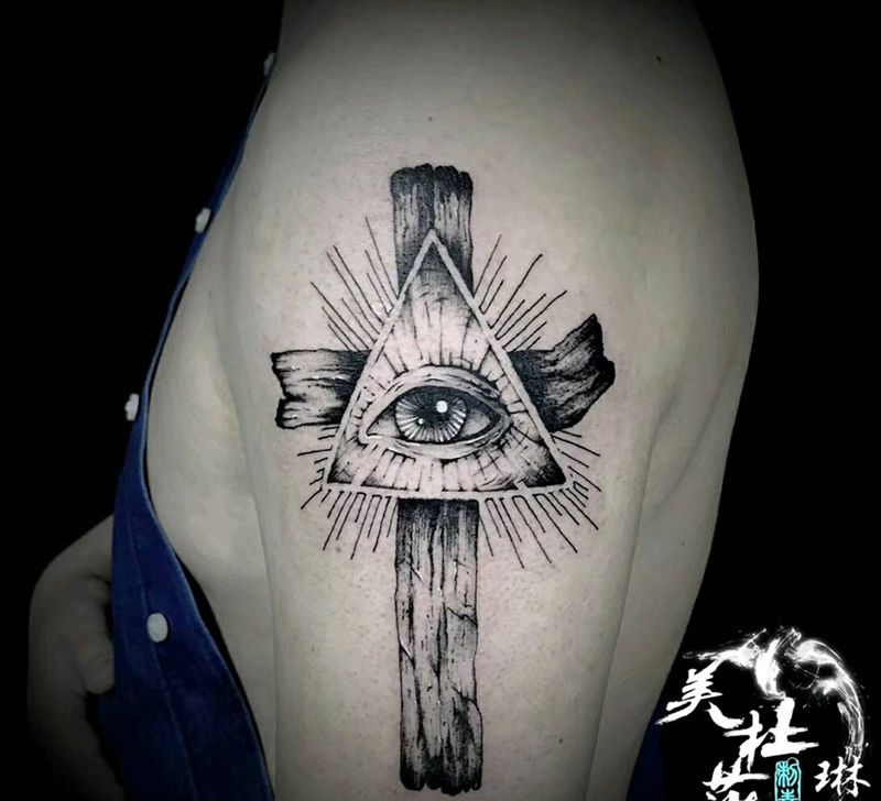 上帝之眼纹身图片_手臂纹身图案