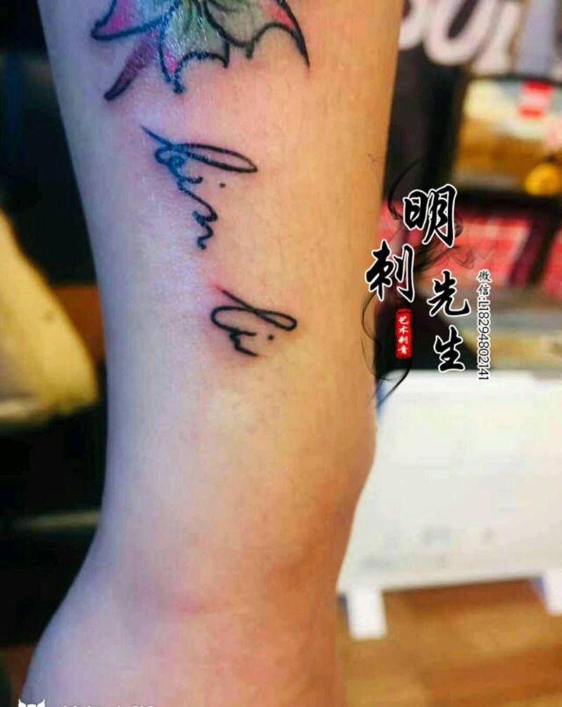 小樱花纹身图片_手部新传统纹身图案