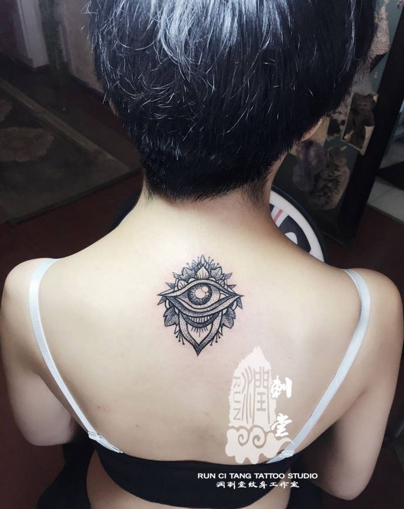 点刺眼睛纹身图片