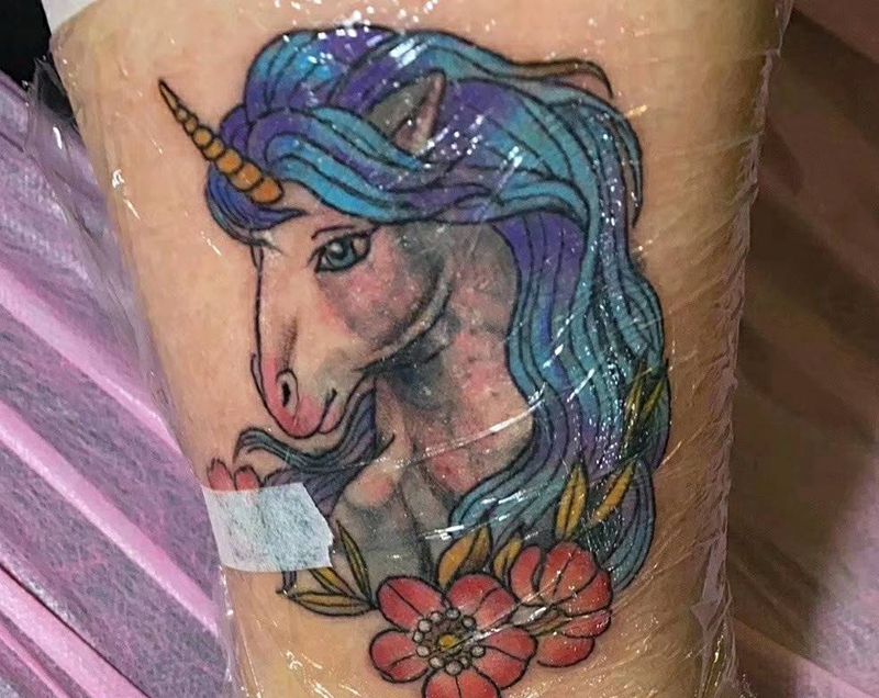 独角兽纹身图片_腿部New School纹身图案